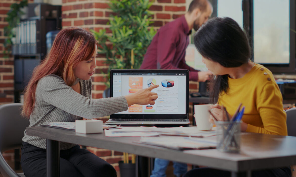 Field Marketing vs Demand Generation: Where They Overlap and Where They Diverge 