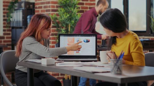Field Marketing vs Demand Generation: Where They Overlap and Where They Diverge 