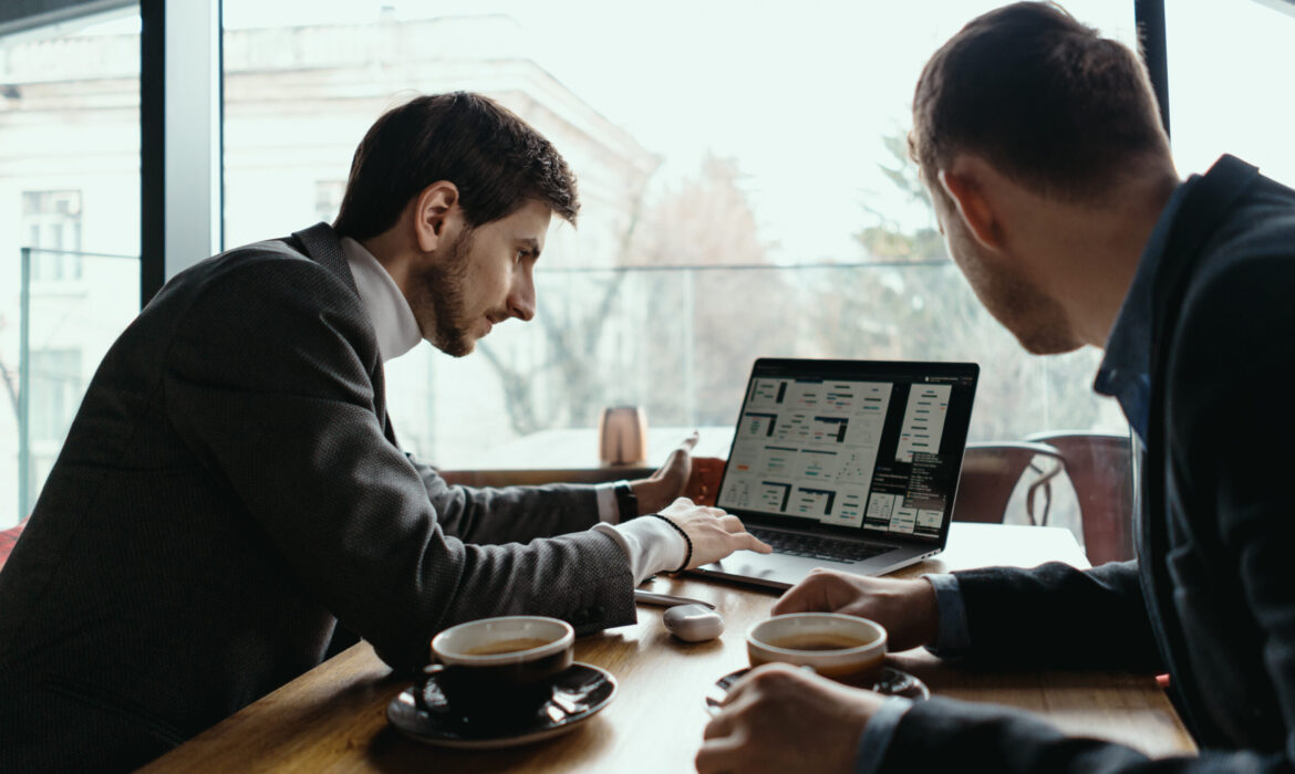 Why Field Marketing Is Critical in Long, Complex B2B Sales Cycles 