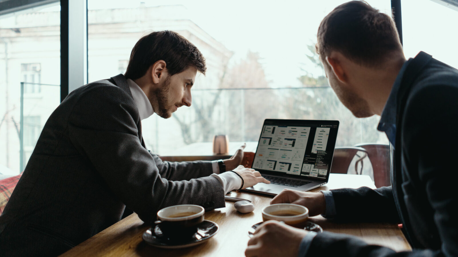 Why Field Marketing Is Critical in Long, Complex B2B Sales Cycles 