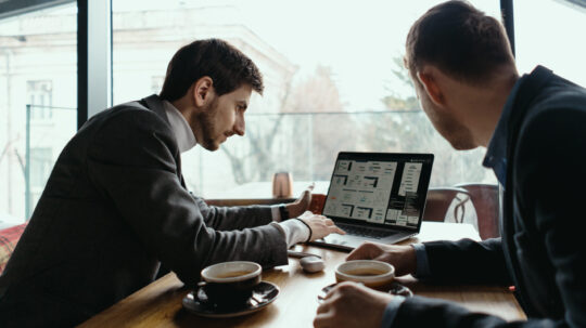 Why Field Marketing Is Critical in Long, Complex B2B Sales Cycles 