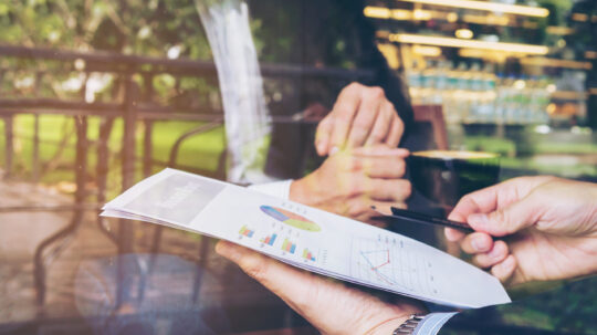 The B2B Field Marketing Playbook: Planning, Running, and Measuring Programs That Generate Pipeline