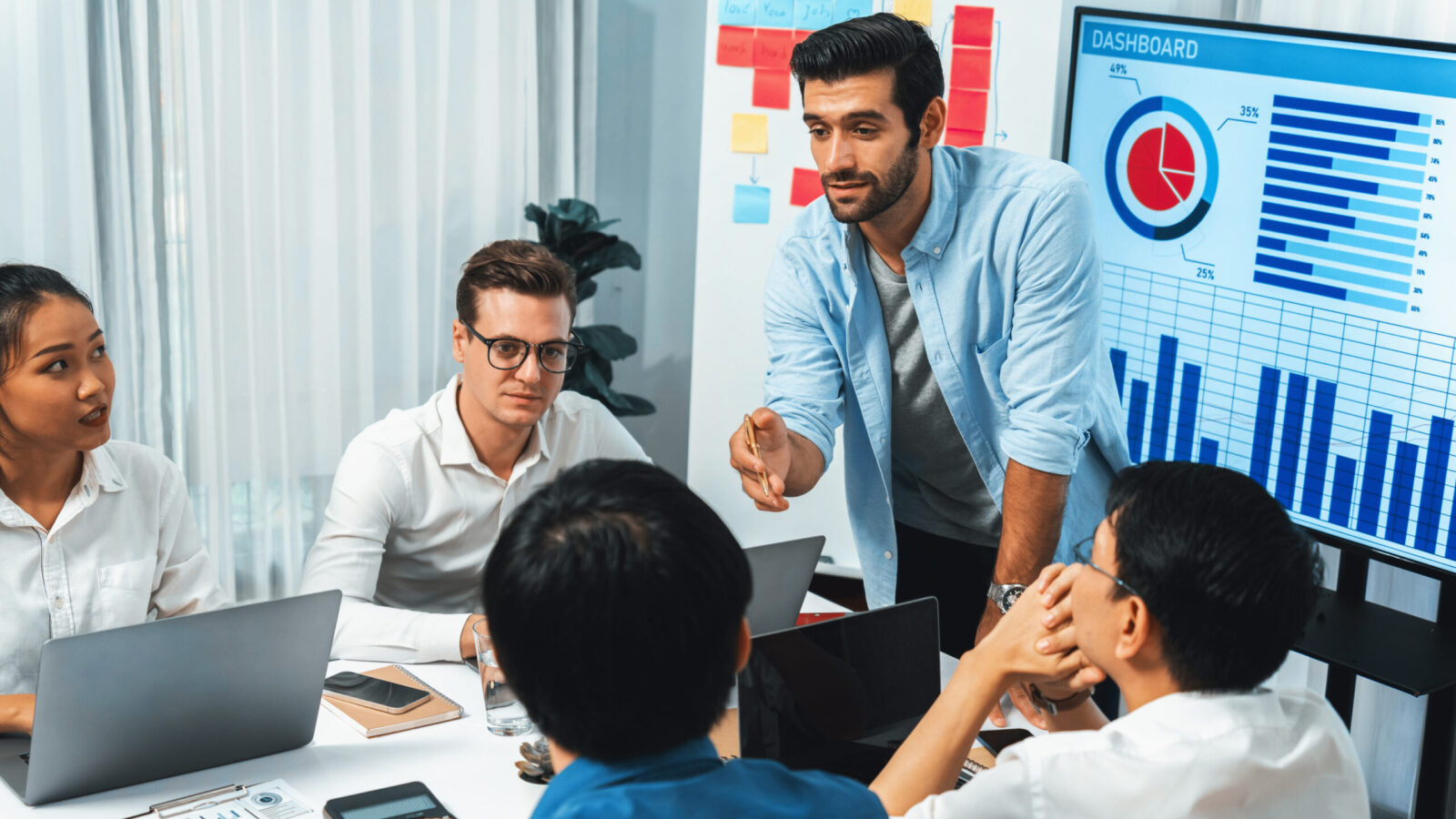 How to Brief Your Sales Team Before a Tech Event So Follow-Up Actually Converts