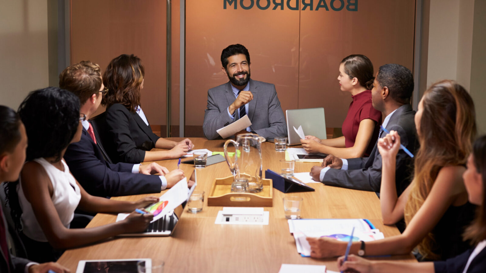 Invite-Only Summits: The Curated Format Between Roundtable and Conference